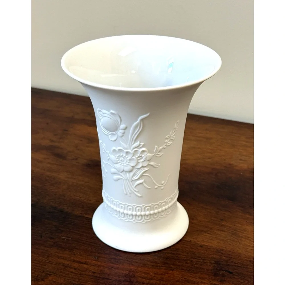 Vintage AK Kaiser Porzellan Germany White Bisque Relief Floral Vase 384/15 6